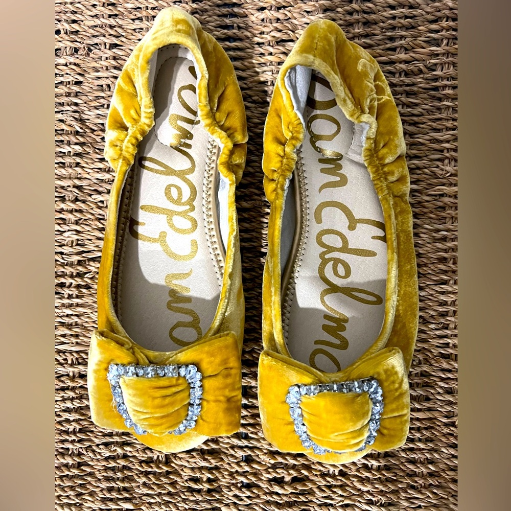 Sam Edelman yellow velvet shoes. Size 4 big girl.